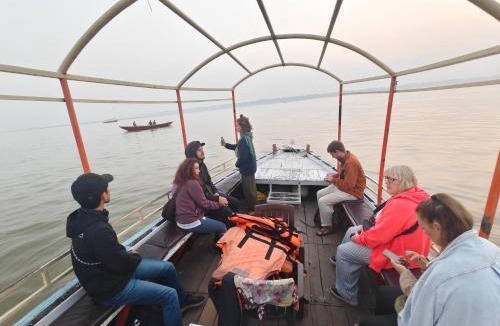 Varanasi Boat Rental | GANGA PUTRA BoAt SERVICE