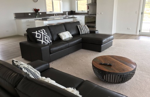 St Helens House | George River Park (Prestige House, 100 Acres, Animals, Bay/Mountain/Town Views)
