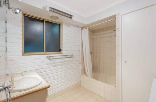 Pambula Beach Cabin | Gillmith - Sleeping up to 16 people