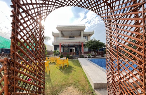 Gurugram House | GoBravo 11 6BHK Farm with Pool Sohna Road Gurgaon