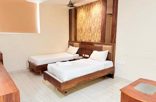 Uttukuli Hotel | GOLDEN NIGHTS ROOMS KUMARAN ROAD - Near RAILWAY STATION TIRUPUR