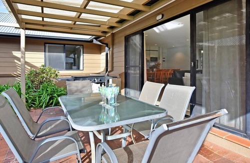 Salamander Bay Condo | Golf & Beach Escape | Kangaroos | Sleeps 8