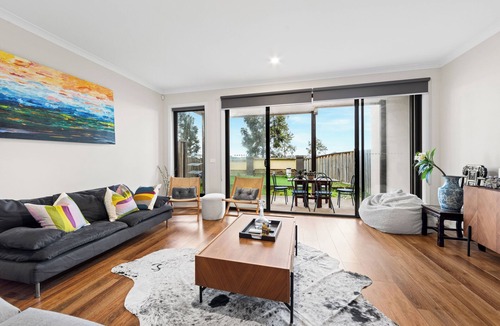 Sanctuary Lakes House | golf pool 2B House in point cook VIC