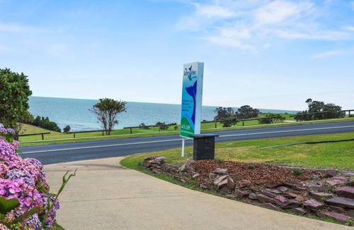 Narooma Apartment | Golfers View Unit 2 - enjoy spectacular views of the ocean and golf course.