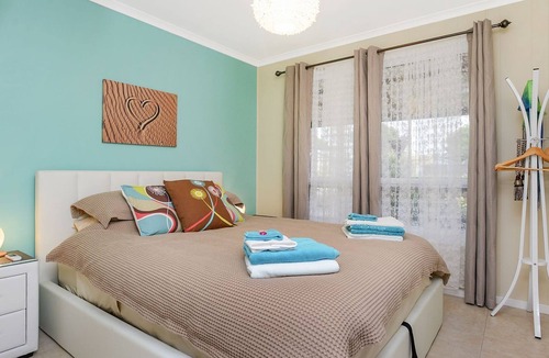 Goolwa Bed & Breakfast | Goolwa Riverwalk B&B Big Breakfast supplies - Free WIFI, Netflix, Pets welcome