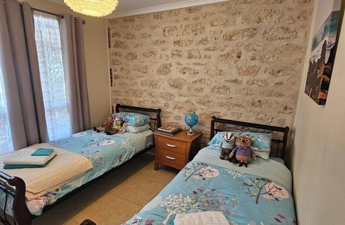 Goolwa Bed & Breakfast | Goolwa Riverwalk B&B Big Breakfast supplies - Free WIFI, Netflix, Pets welcome