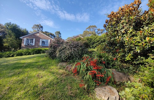 Lower Plenty House | Gorgeous 4-Bedroom Home & Venue on a Mansion - an acre land with Pool & Garden n