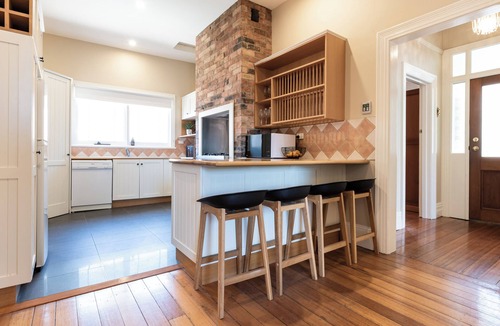 South Launceston Apartment | Gorgeous on Galvin: Close to Town Yet A Mile Away