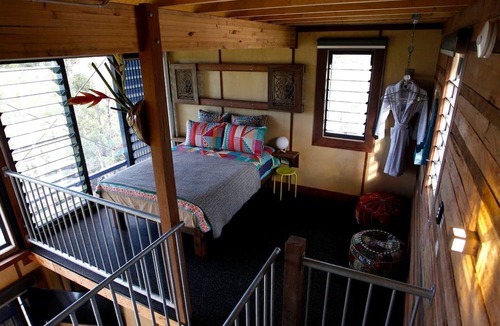 Austinville Cabin | Gorgeous Queensland Tree House with Great Views Perfect for Glamping, Gold Coast