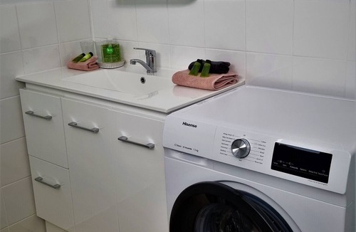 Naracoorte Apartment | Gorgeous studio in a private garden setting, the perfect getaway!