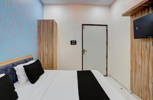 Varanasi Hotel | Goroomgo Vrrinda Residency Varanasi - Perfect location with comfortable Room