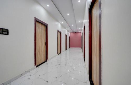 Varanasi Hotel | Goroomgo Vrrinda Residency Varanasi - Perfect location with comfortable Room