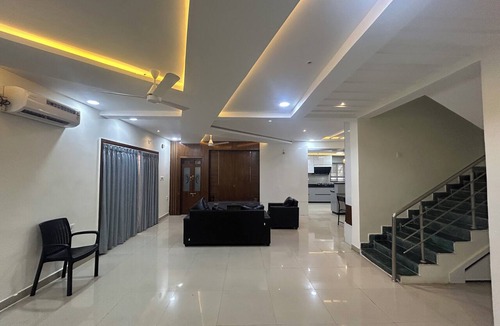 Hyderabad House | Grand 5BR Villa with 5 Ensuite Baths near Airport