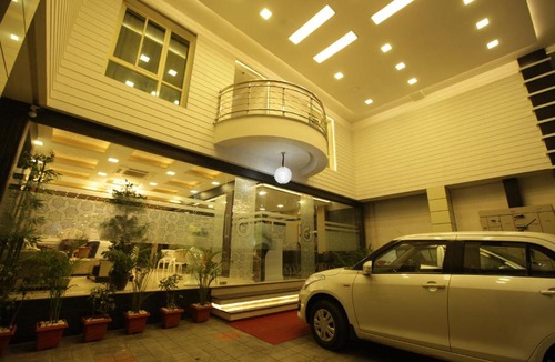 Periamet Hotel | Grand Cascade Chennai