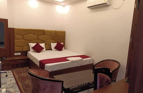 Siwan Hotel | Grand Maurya Siwan Near Station Rd