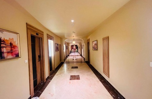 South Extension Hotel | Grove Residency Huaz Khas New Delhi - Couple Friendly