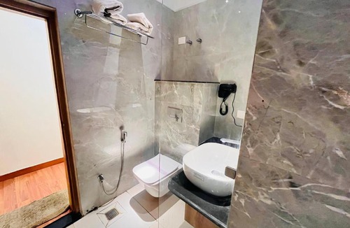 South Extension Hotel | Grove Residency Huaz Khas New Delhi - Couple Friendly