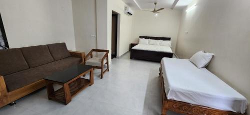 Annavaram Hotel | Guest House in Annavaram