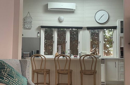 Sandringham House | Hamptons vibe. Iconic Village, Train, Beach, Bars/Restaurants a 5 Minute walk!