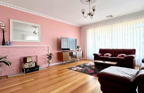 Shepparton South House | Happy Stays - Retro Haven