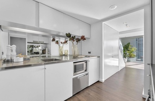 Darlinghurst Apartment | Harbour Muse - Harbour Muse – Stylish Two or Three-Bedroom Apartment with Spectacular Harbour Views