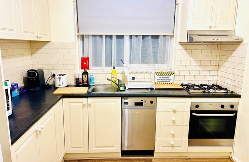 Hawthorn Apartment | Hawthorn Comfort & Convenience: Ideal Family & Pet-Friendly Stay