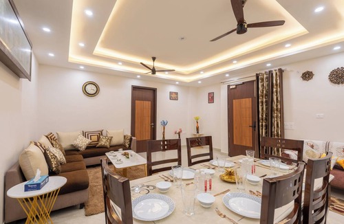 Naraina Apartment | Hello Sunshine - Premium 3 BHK Apartment with Elevator & Balcony View
