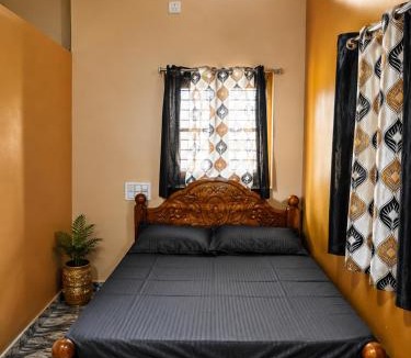 Sanapur House | Hemanthhomestayhampi