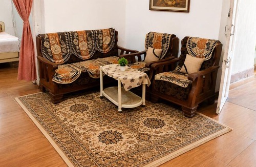 Jhansi House | Heritage Private Room in a Bungalow,WiFi,Kitchen
