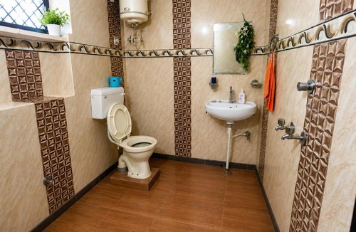 Jhansi House | Heritage Private Room in a Bungalow,WiFi,Kitchen
