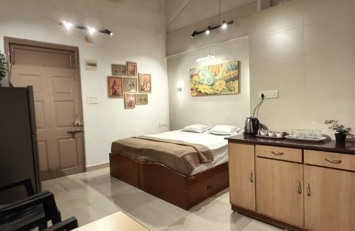 Kalbadevi Apartment | Heritage Studio in South Mumbai