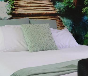Mapleton Villa | Hideaway Falls - Evergreen Cottage