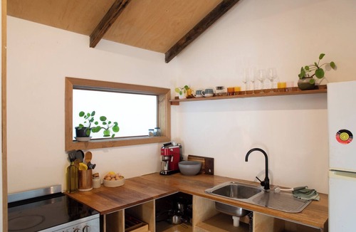 Castlemaine Apartment | Hideaway in central Castlemaine