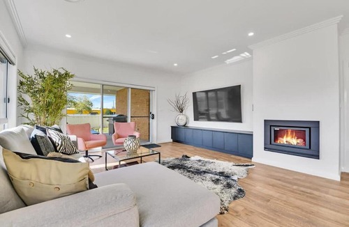 Orange House | Hideaway on Curran - Modern & Comfy Retreat in CBD Firepit