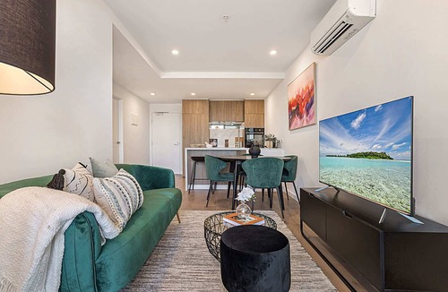 Moonee Ponds Apartment | High-Rise Balcony Unit with City Views, Gym, Pool
