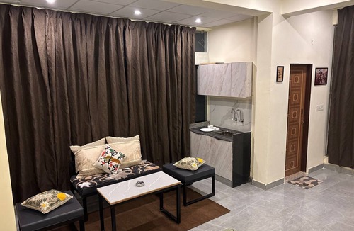 Mansarovar Apartment | High table | The Yak | City Park | Mansarovar