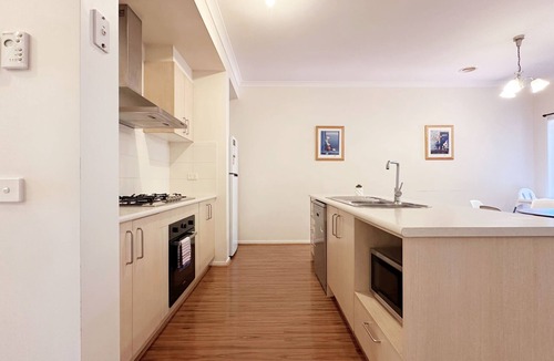 Craigieburn House | Highlands Home/3B2B1C/Evaporative Cooling/Playground Nearby/Shopping