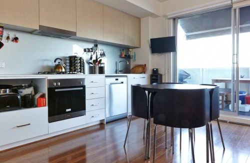 Northcote Apartment | Highview on High St - A Balcony Haven in Northcote