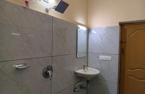 Kalpetta Hotel | Hill View Residency