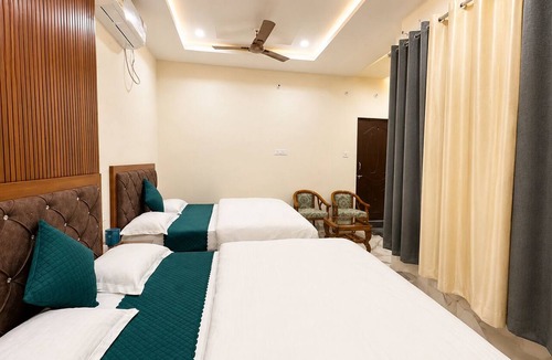 Shivanandi Hotel | HillCouch Resort