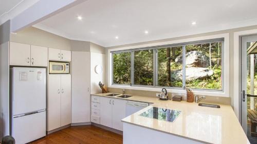 Pearl Beach House | Hillside Hideaway - Wifi & Pet Friendly