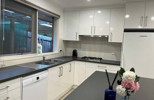 Ringwood North House | Hilltop Haven