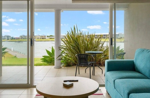 Nangkita House | Hindmarsh Island - Waterfront Luxury, Wi-Fi, Linen