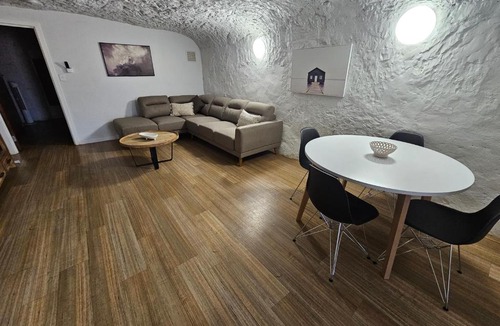 Coober Pedy Apartment | Holly Place