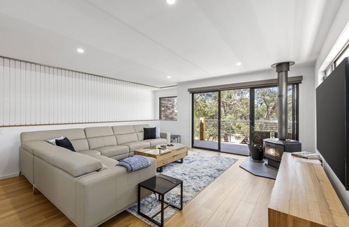 Anglesea House | Holmly 1 - Premium Position, Walk to Everything!