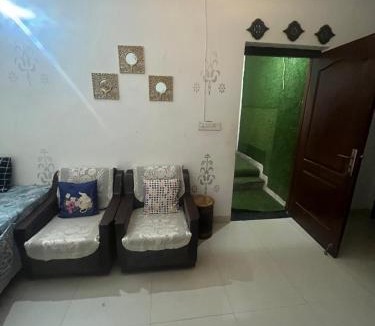 Faridabad Apartment | Homestay 3BHK floor