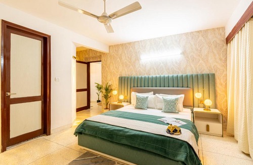 New Friends Colony Apartment | Homlee-Excellency Large 4BHK-South Delhi- NFC