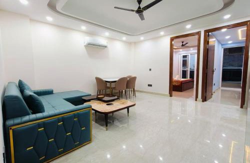 Old Delhi Apartment | Homlee-Shanti 3BHK-Elevator-Parking-Central DEL