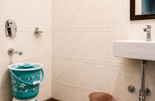Sainik Farm Apartment | Homlee-White House-2BHK-Parking-Max Hospital-Saket
