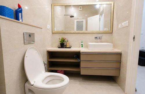 Sainik Farm Apartment | Homlee-White House-2BHK-Parking-Max Hospital-Saket